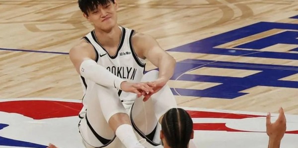 曾凡博谈篮网首秀:很幸运 受伤后能打高水平比赛