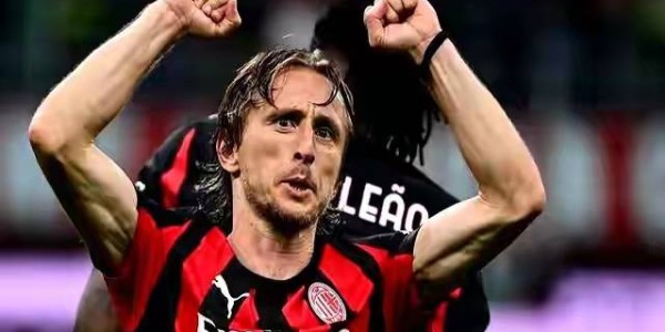 62天闪人!600万赔偿金不要了?滕哈赫遭反杀后急返荷甲,真能救贾府?